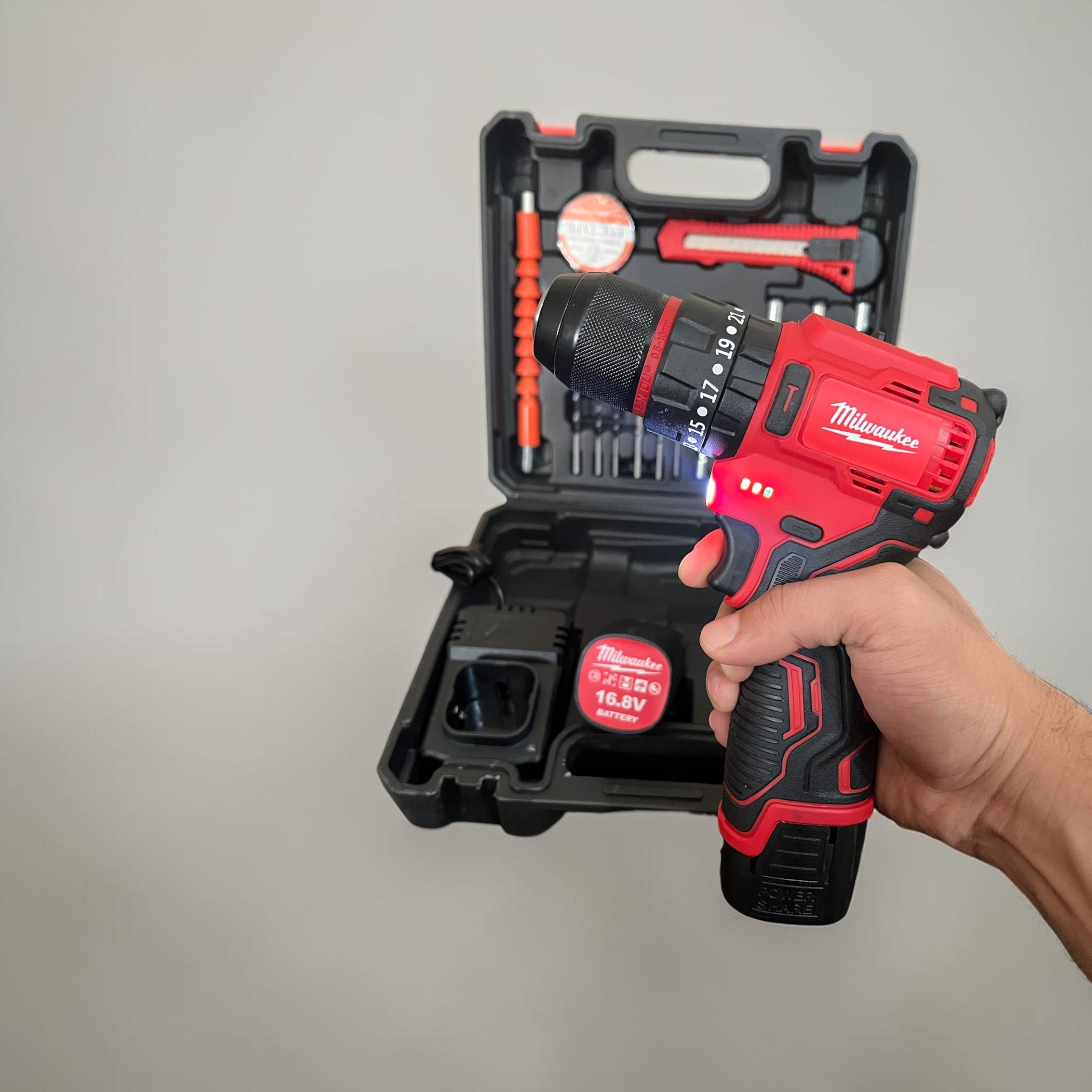 Visseuse Milwaukee 16.8v