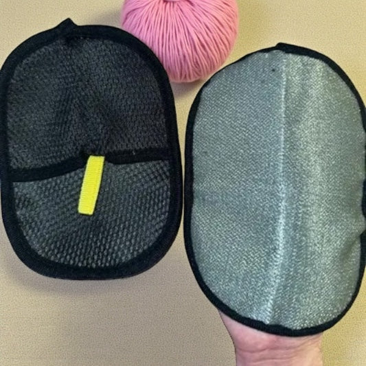 قفاز تنظيف القطط