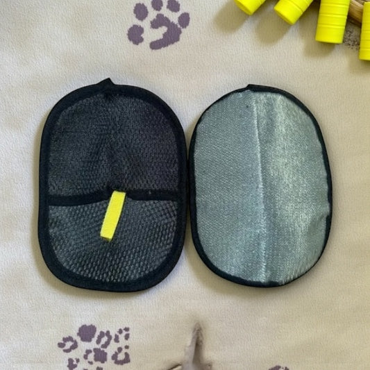 قفاز تنظيف القطط